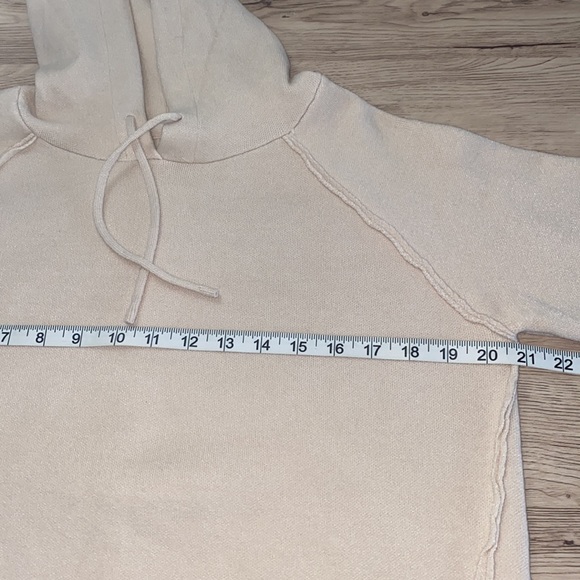 Women’s cream color hoodie, Small Size, W21, L24.5. - Picture 5 of 7